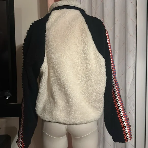 NWOT Hit The Slopes Printed Fleece Jacket in Running Stitch Varsity Combo - Picture 8 of 10